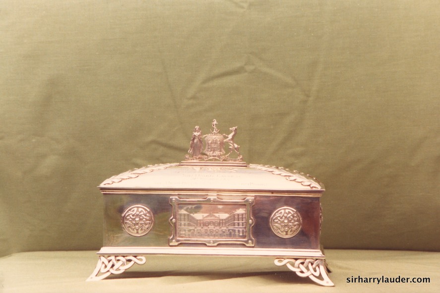 Photo Freedom Of Edinburgh Casket Given By Betty Lauder Hamilton Verso Annotaded By BLH Undated