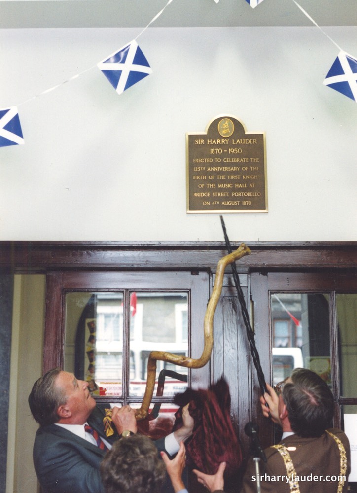 Photo Jimmy Logan Unveiling Lauder Plaque Portobello 1995