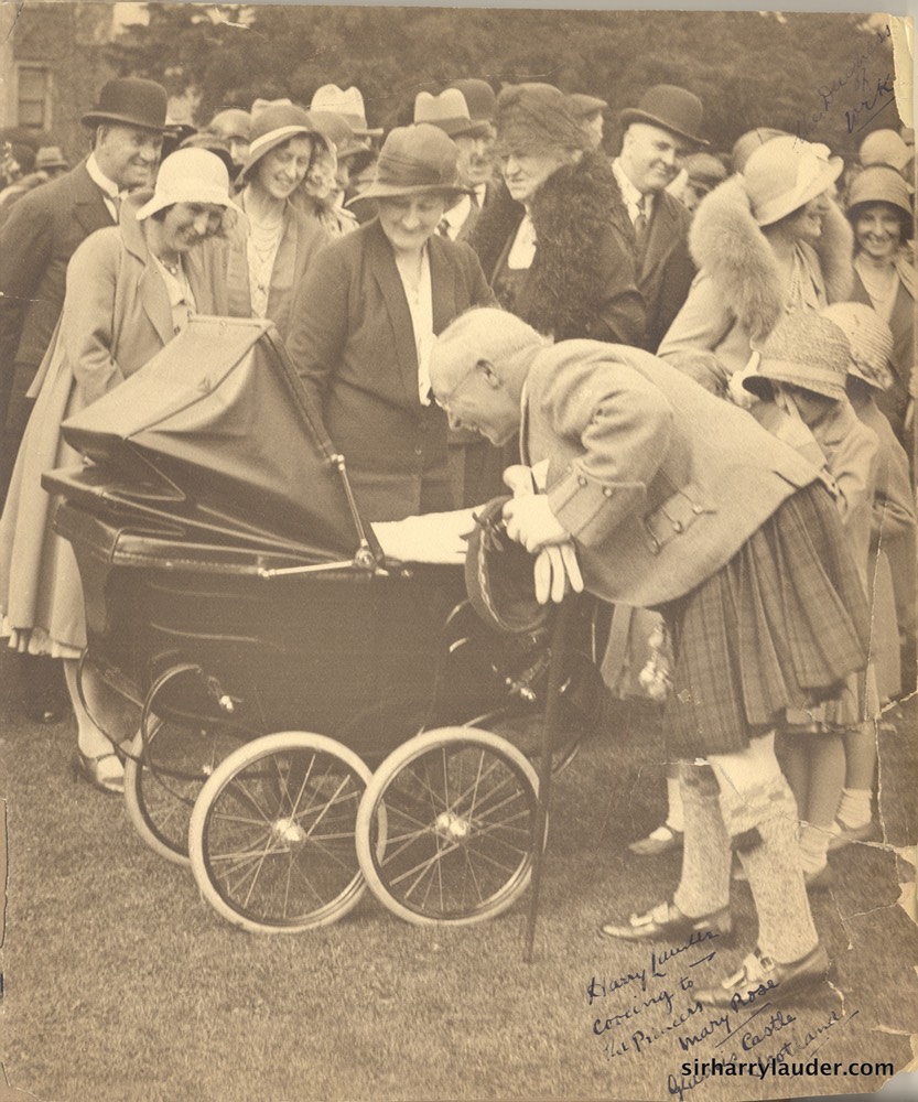 Photo Signed & Inscribed Harry Lauder Cooing To The Princess Mary Rose Glamis Castle Scotland Undated