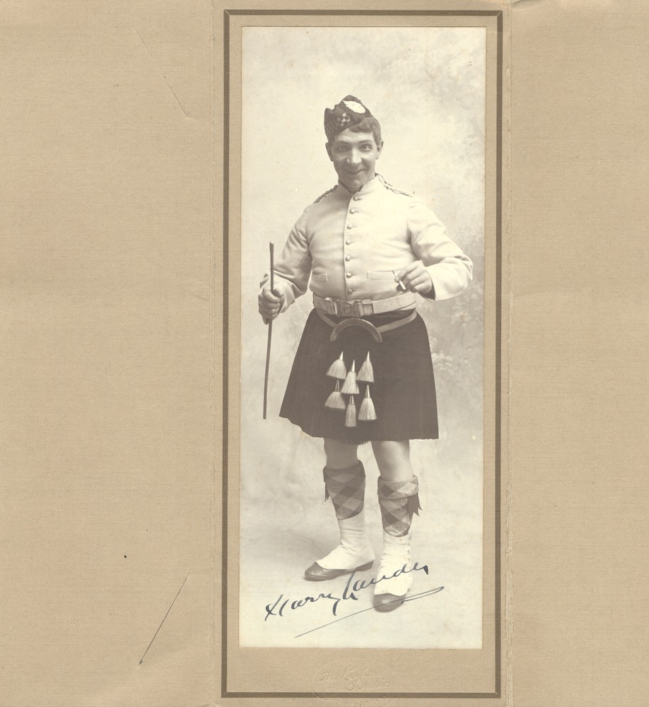 Presentation Character Photo In Leyland Studios Southport Folder Autographed - Undated
