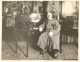 Sir Harry Lauder Buys Wireless Set For Wife Feb 25 1926 